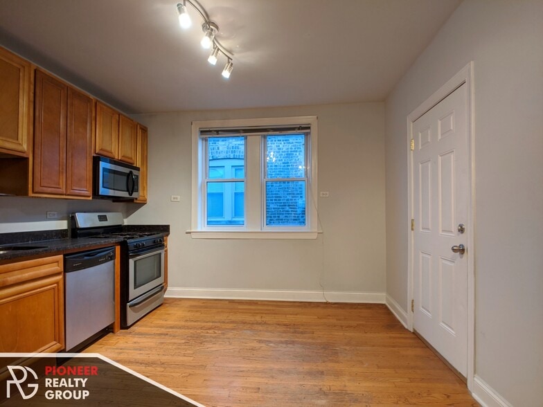 Building Photo - 5029 N Harding Ave