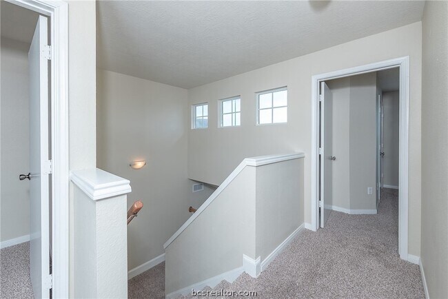 Building Photo - 2909 McLaren Dr