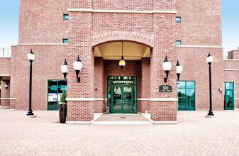 Building Photo - 300 S Duval St