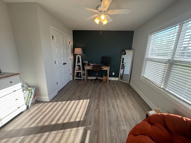 Building Photo - 4br/2ba Pet friendly 1-level home in Fort ...