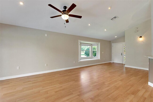 Building Photo - 2301 Paulette Dr