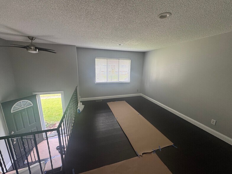 Building Photo - 3028 Quinby Dr