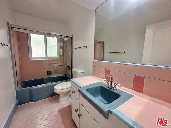 Building Photo - 1000 N Orange Grove Ave