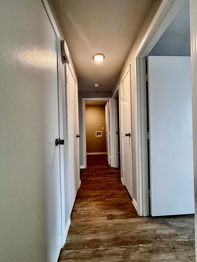 Building Photo - Beautiful 2 bedroom 1 bath in West Milton!