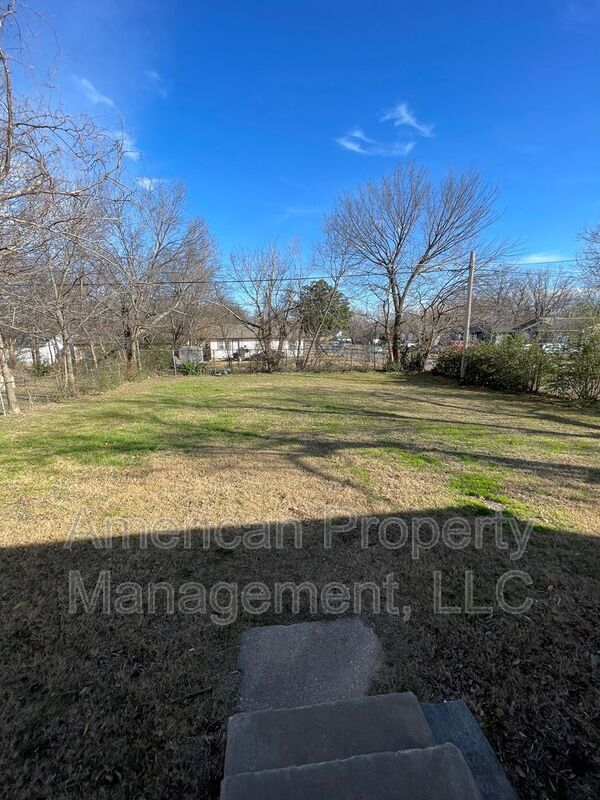 Building Photo - 2405 N Urbana Ave