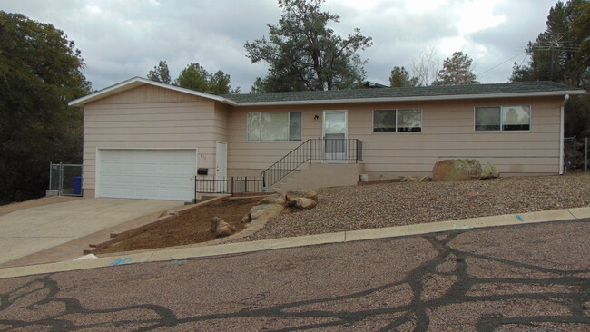 Building Photo - 811 Heritage Cir