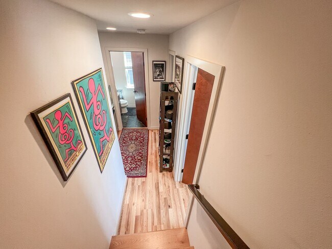 Building Photo - 3bd/2ba Seattle Townhome