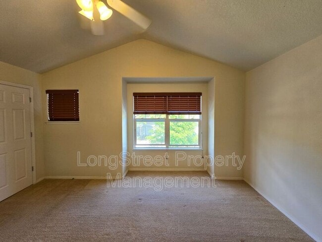 Building Photo - 3008 NW Morning Glory Dr