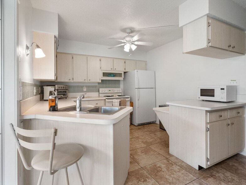 Building Photo - 7400 College Pkwy