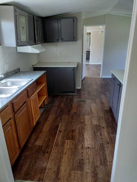 Building Photo - 104 Forest Creek Ln