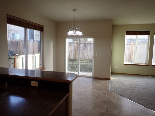 Building Photo - Beautiful 5 Bedroom Puyallup Home