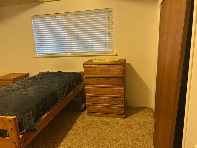 Building Photo - 1147 Dedi Ave