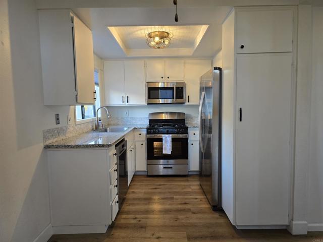 Building Photo - 2135 E Valley Pkwy