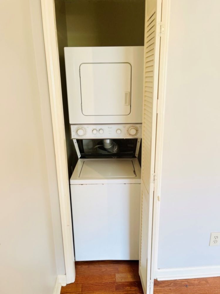 washer/dryer included - 843 Harbor Bend Dr