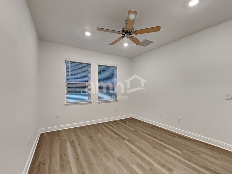 Building Photo - 6532 Atlantic Bch Ave