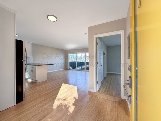 Building Photo - 785 Taft St