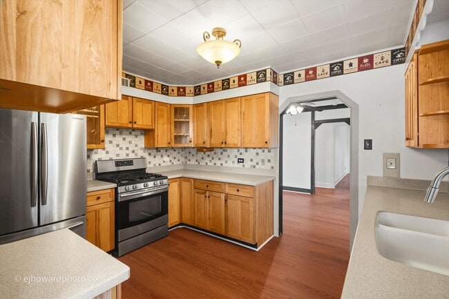 Building Photo - 804 S President St