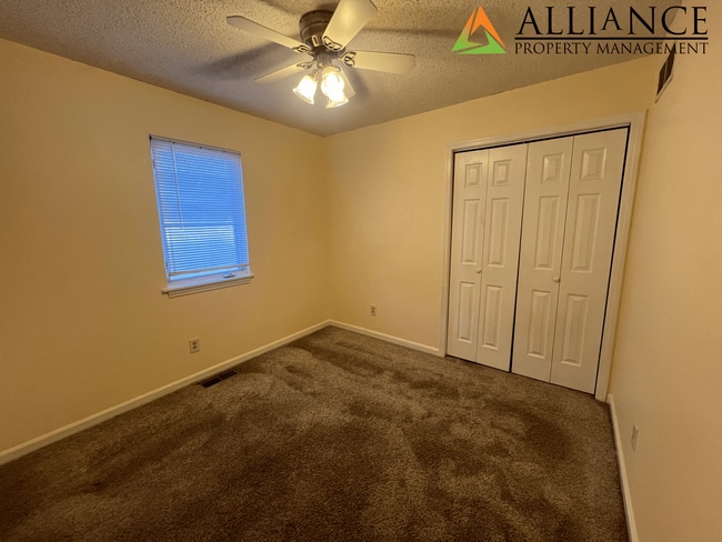 Building Photo - Spacious Rooms & Close to Downtown