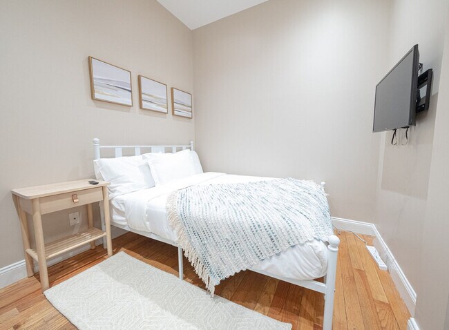 Building Photo - 5 W 101st St