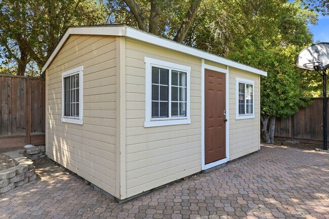 Building Photo - 12445 Green Meadow Ln