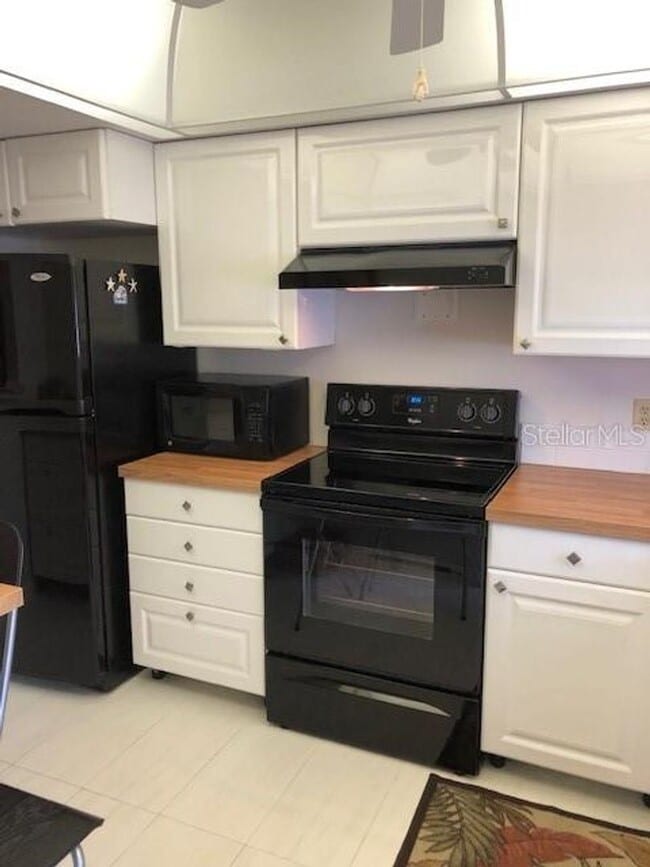 Building Photo - 102 Capri Isles Blvd