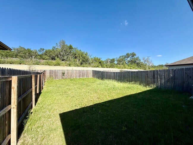 Building Photo - Want luxury living in the Far West ...Look no further...Amanda Park is it!