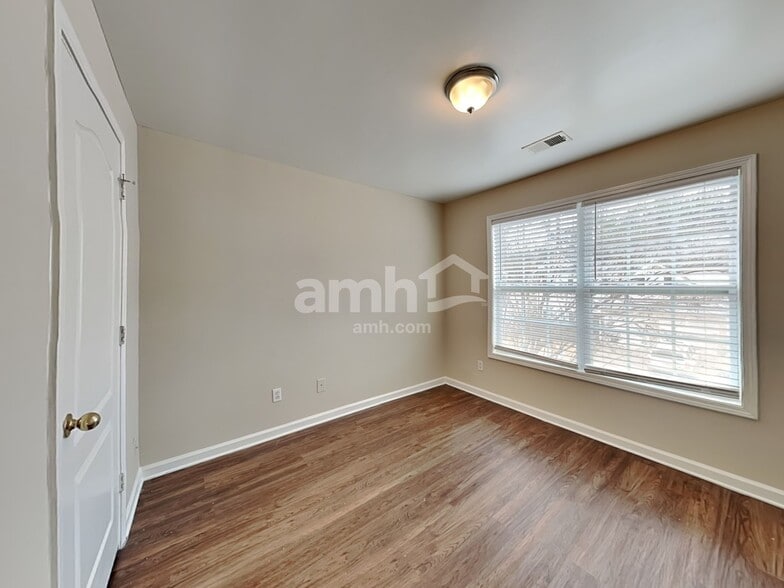 Building Photo - 17 Brookvalley Ct W