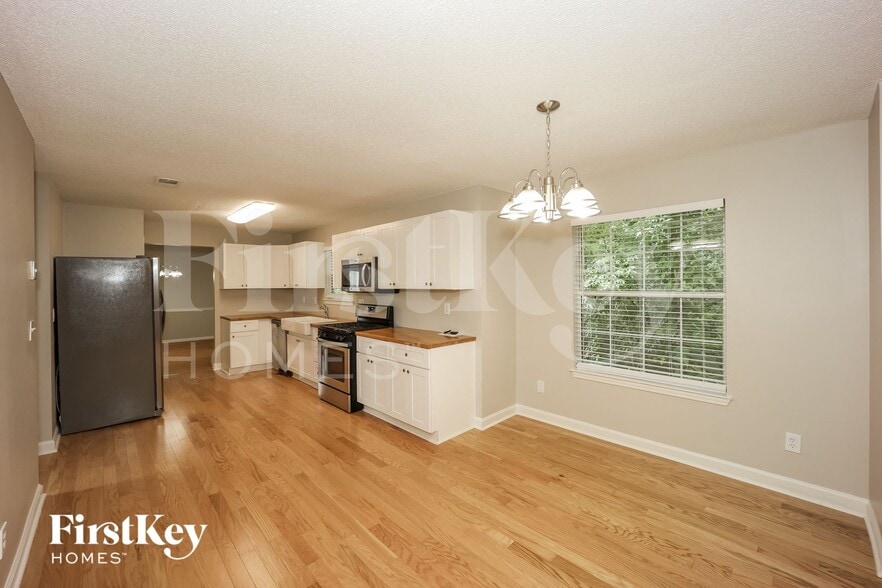 Building Photo - 3823 Riverview Ferry Crossing