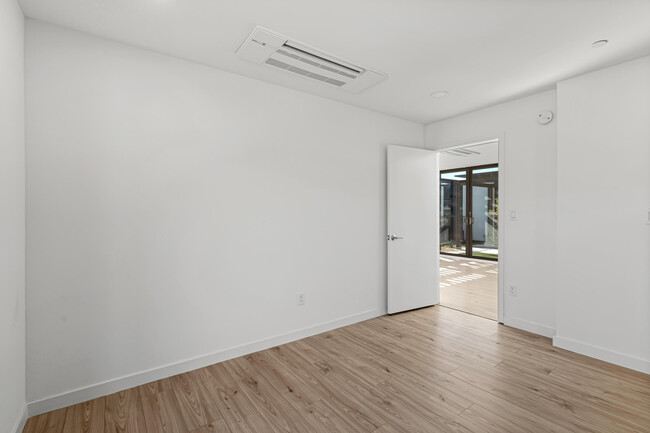 Building Photo - 13852 Scenic Crest Cir