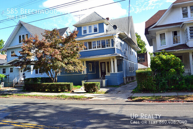 Primary Photo - Spacious 2BR/1BA Apartment with Vaulted Ce...