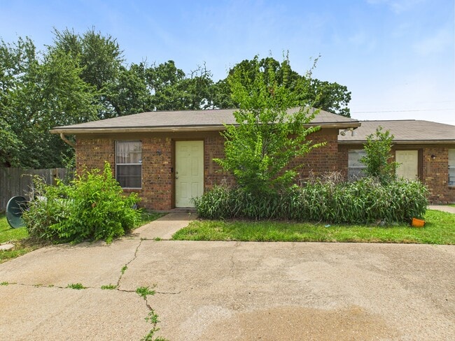 Building Photo - 3702 Forestwood Dr
