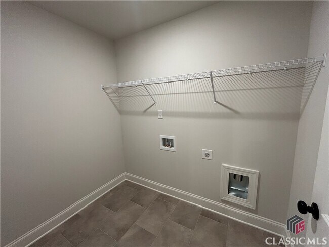 Building Photo - 305 Ridge Pointe Drive