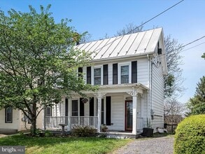 Building Photo - 5479 Main St