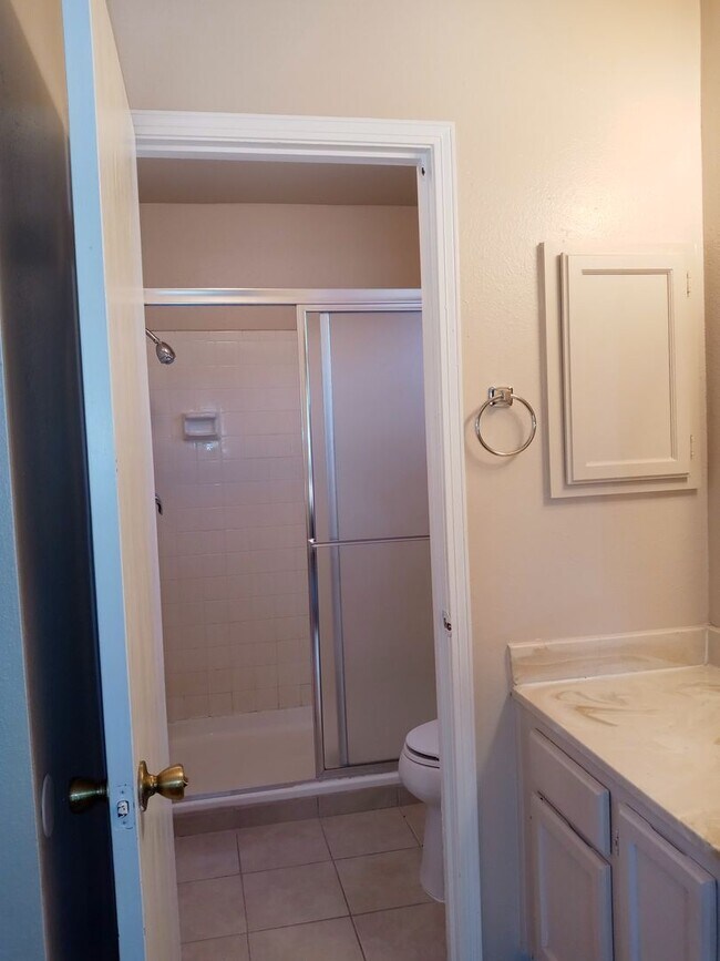 Building Photo - AFFORDABLE!!!