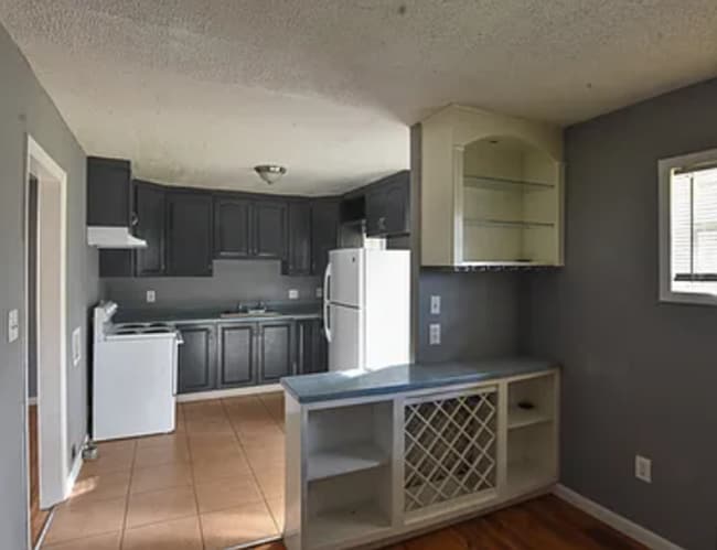 Building Photo - 3 bed 2 bath in Decatur!