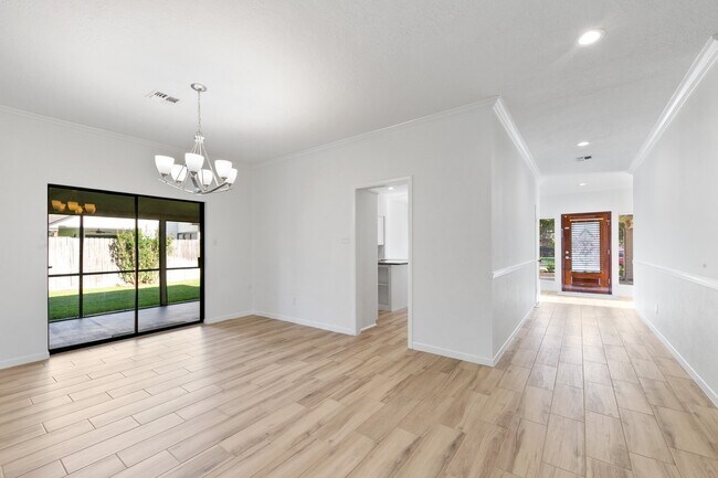 Building Photo - 819 Millpond Dr
