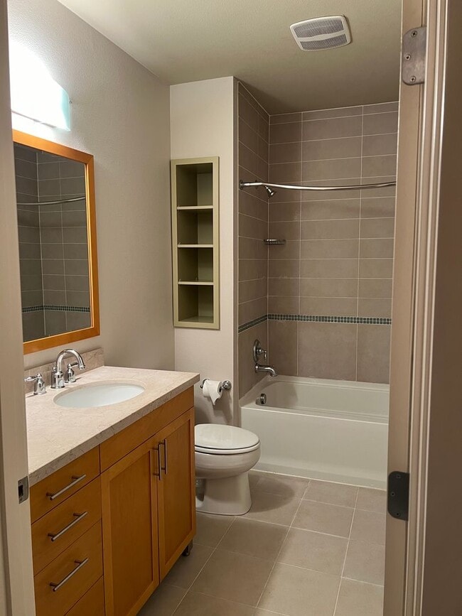 Building Photo - Bainbridge Island Condo