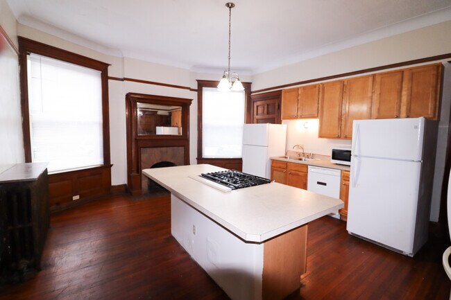 Building Photo - 2705 Eden Ave