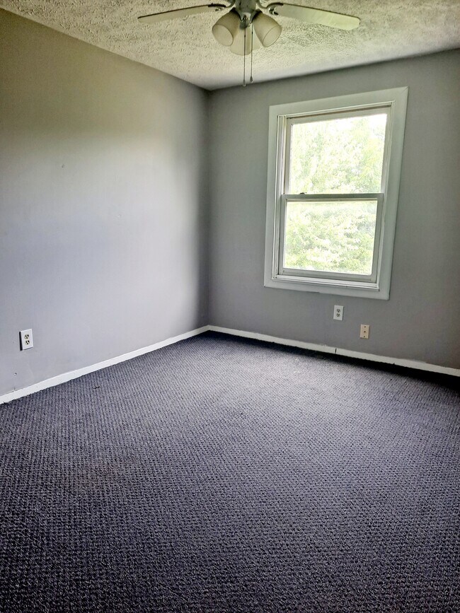 Building Photo - 9042 Maple Grove Rd