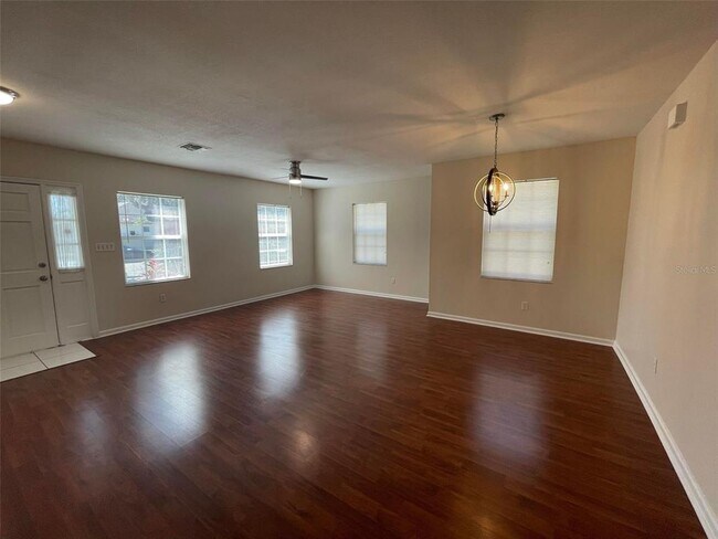 Building Photo - 3915 W Swann Ave