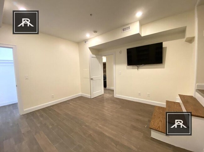 Building Photo - 3 bedroom in Brookline MA 02446