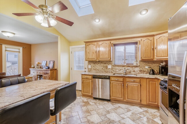 Building Photo - 7642 W 92nd Pl