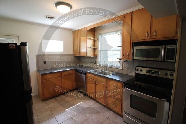 Building Photo - Amazing 3 bedroom house in Hillwood!
