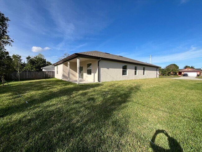 Building Photo - Annual Rental in Port St Lucie
