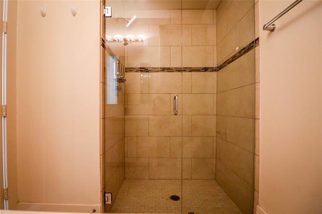 Building Photo - 3010 Zenia Dr