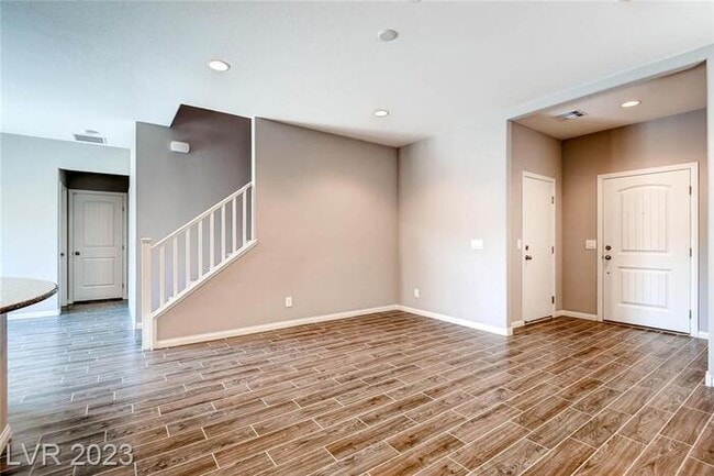 Building Photo - Beautiful 3 Bedroom Home For Rent