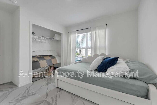 Building Photo - 3800 Whitetail Ct