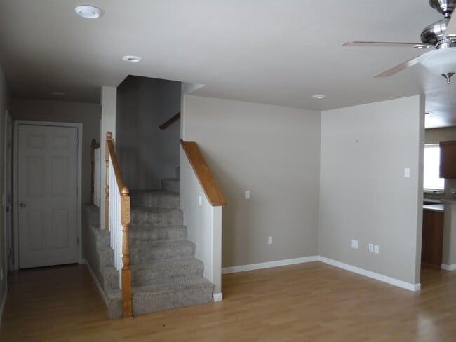 Building Photo - 441 Country Club Ln