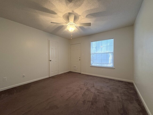Building Photo - 2507 Golden Park Ln