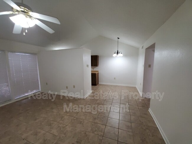 Building Photo - 803 Fox Run Ave